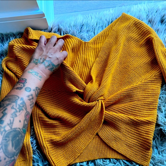 Sweaters - Yellow sweater